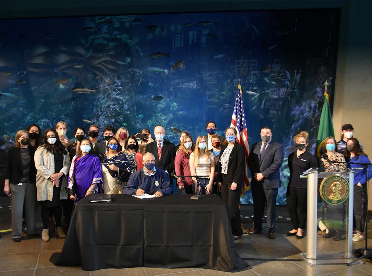 May 17, 2021: Governor Jay Inslee came to the Seattle Aquarium to sign a new law (SB5022) that will reduce plastic pollution and improve recycling in Washington.